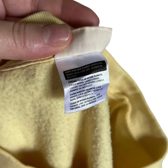 Levi’s • Yellow Crew Neck Crop Sweater - Picture 4 of 6